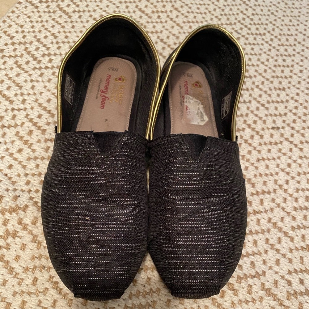 Gold and a Black Bobs